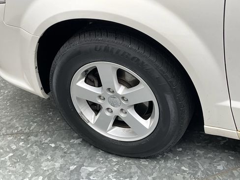 Used 2012 Dodge Grand Caravan SXT image 24