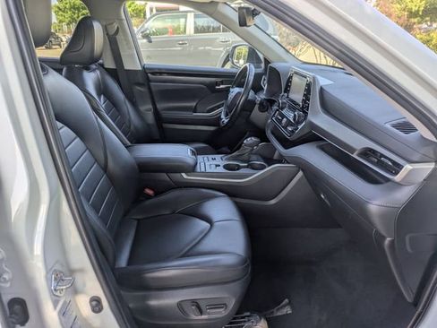 Used 2022 Toyota Highlander XLE image 35