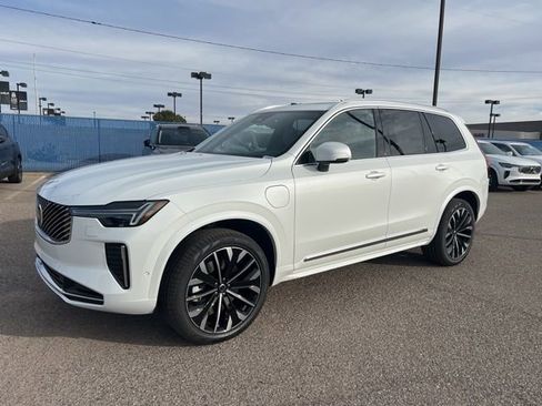 New 2026 Volvo XC90 T8 Plus w/ Protection Package Premier AWD/4WD image 9