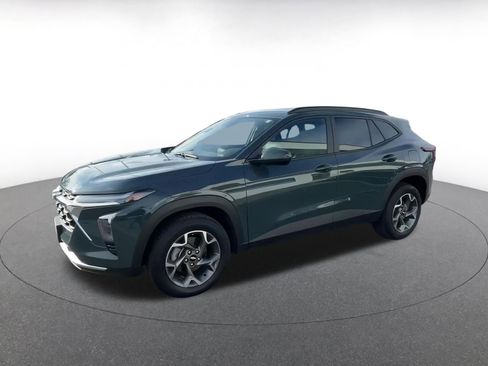 Used 2025 Chevrolet Trax LT image 8