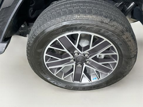Used 2023 Jeep Wrangler Unlimited Sahara AWD/4WD image 11