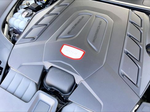 Used 2022 Porsche Cayenne GTS image 29