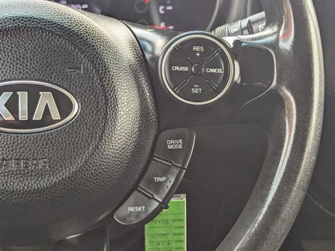 Used 2019 Kia Soul FWD image 17