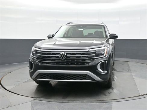 New 2026 Volkswagen Atlas Peak Edition image 2