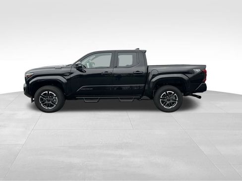 Used 2025 Toyota Tacoma TRD Sport image 4
