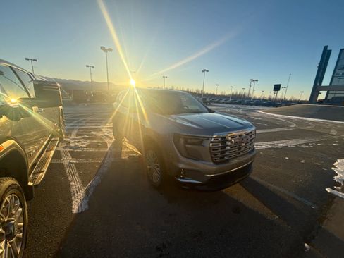 Used 2025 GMC Acadia Denali w/ LPO, Floor Liner Package image 3