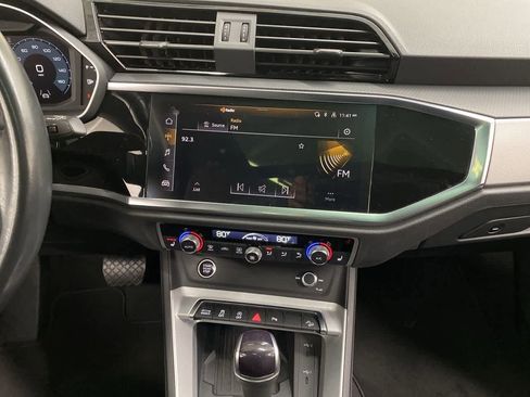 Used 2024 Audi Q3 2.0T Premium image 25