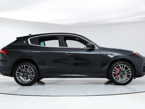 New 2025 Maserati Grecale GT image 6