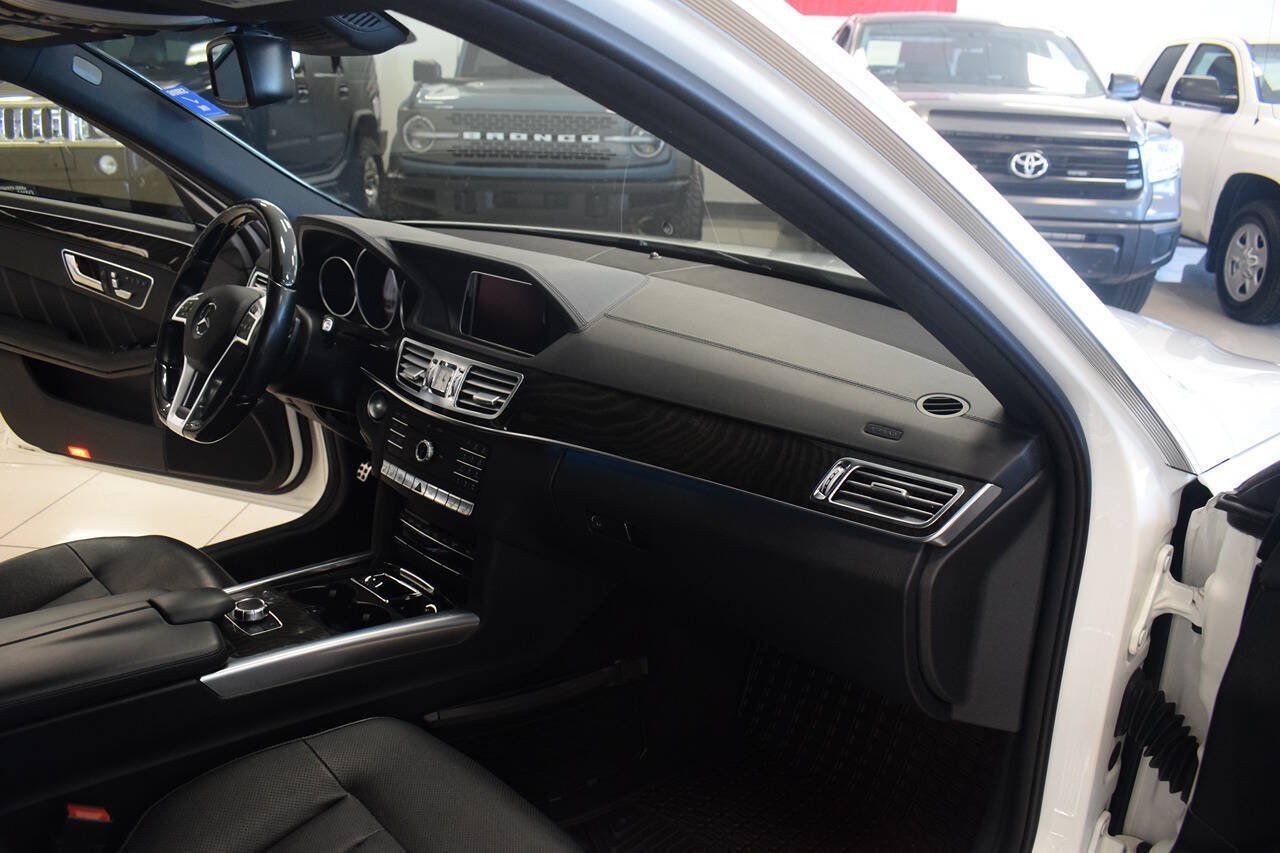 Used 2016 Mercedes-Benz E 400 Sedan image 22