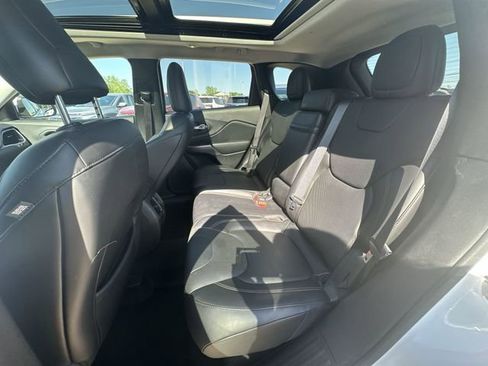 Used 2019 Jeep Cherokee Limited w/ Luxury Group AWD/4WD image 28