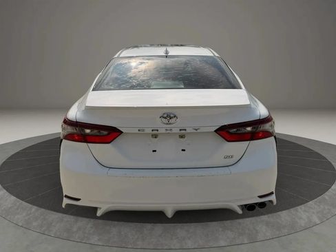 Used 2021 Toyota Camry SE FWD image 6