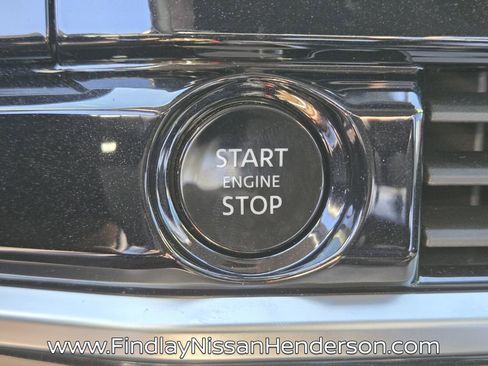 Used 2025 Nissan Pathfinder SL image 32