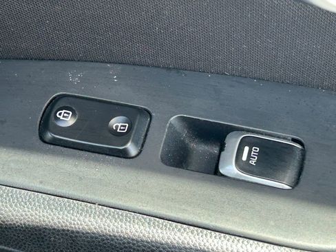 Used 2017 Kia Soul + FWD image 33