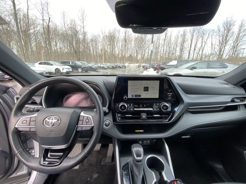 Certified 2025 Toyota Highlander XSE image 22
