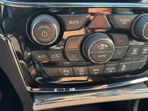 Used 2019 Jeep Grand Cherokee Limited w/ Luxury Group II image 20