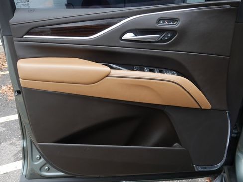 Used 2023 Cadillac Escalade ESV Premium Luxury image 35