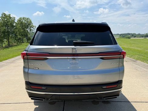 Used 2025 Buick Enclave Preferred FWD image 4