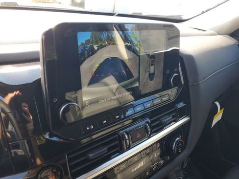 New 2025 Nissan Pathfinder SL image 16