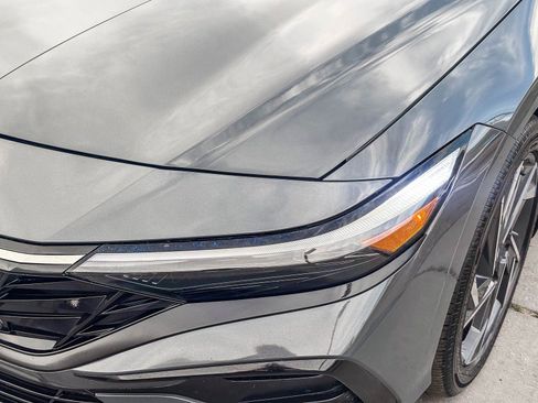 Used 2024 Hyundai Elantra Limited image 10