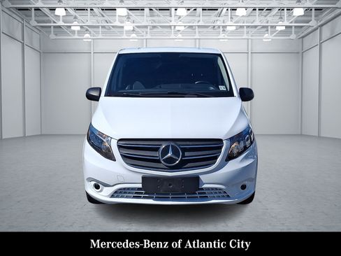 Used 2023 Mercedes-Benz Metris image 2