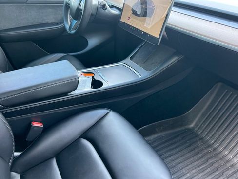 Used 2024 Tesla Model Y Long Range image 18