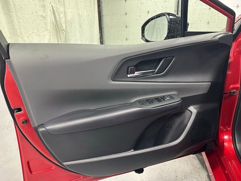 Used 2025 Toyota Prius XLE image 8