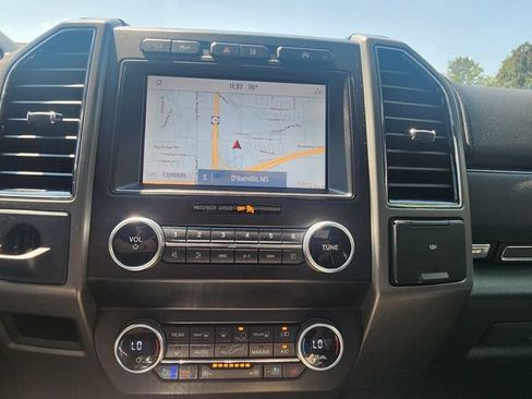 Used 2020 Ford Expedition XLT w/ Equipment Group 202A AWD/4WD image 43