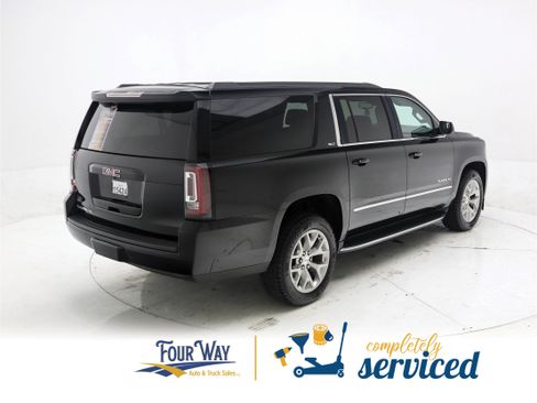 Used 2017 GMC Yukon XL SLT w/ Open Road Package image 4