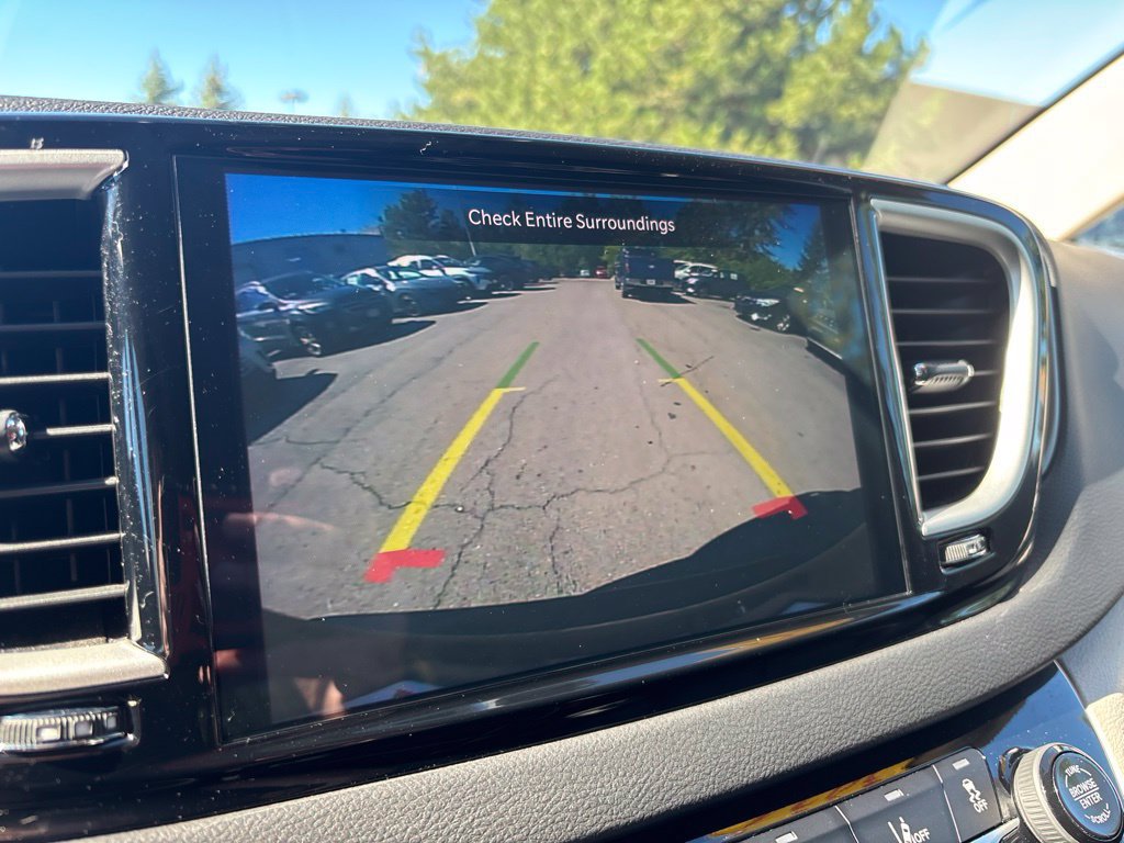 Used 2024 Chrysler Pacifica Touring-L FWD image 27