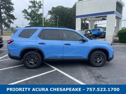 Used 2025 Honda Pilot TrailSport image 6