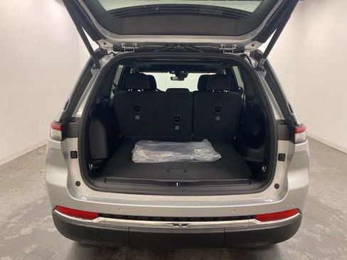 Used 2025 Jeep Grand Cherokee Laredo X w/ Luxury Tech Group I image 26