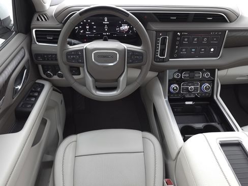 Used 2024 GMC Yukon XL Denali w/ Advanced Technology Package image 14