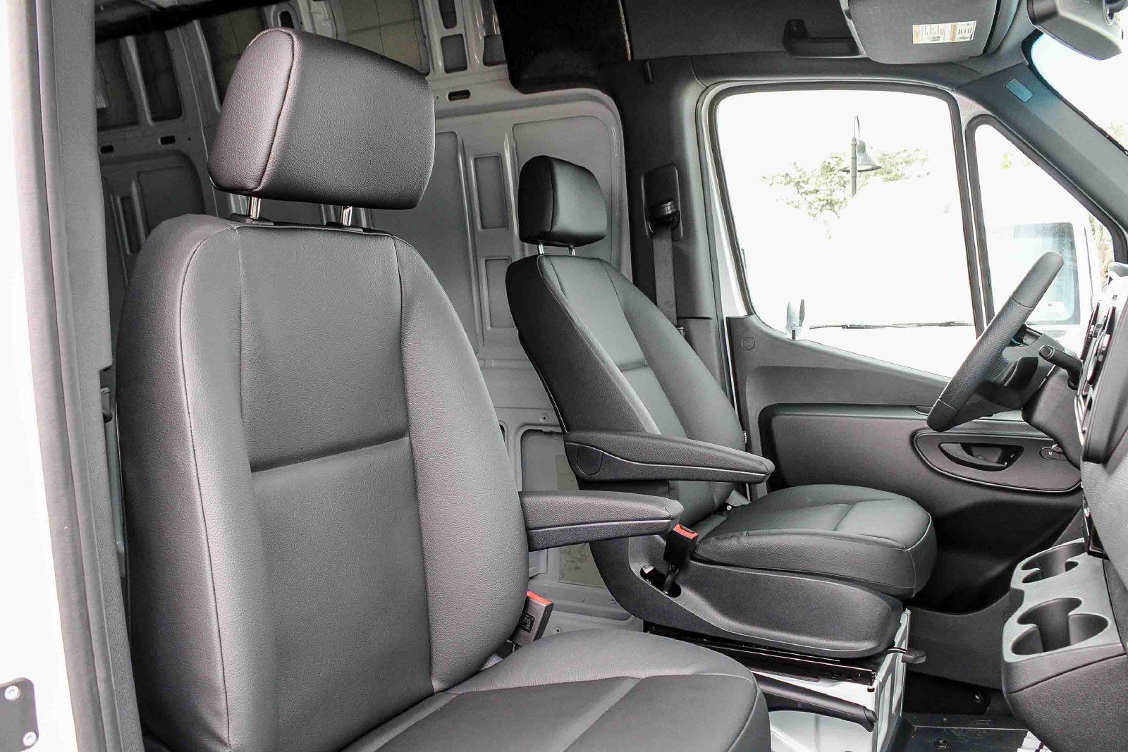 New 2025 Mercedes-Benz Sprinter 2500 image 17