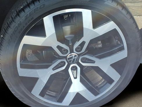 Certified 2023 Volkswagen Taos SEL image 5