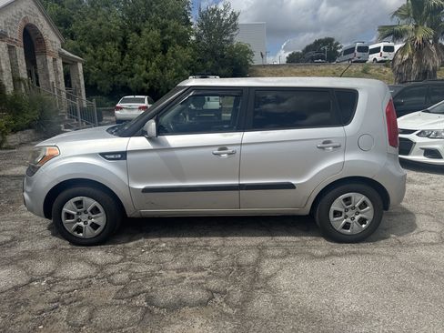 Used 2013 Kia Soul FWD image 6