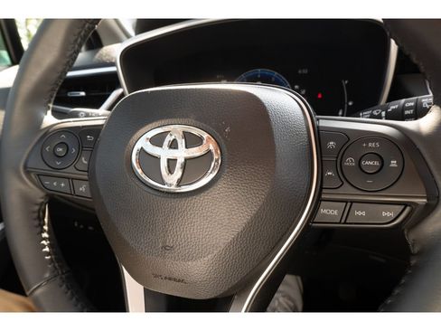 Used 2024 Toyota Corolla Cross XLE w/ Convenience Package FWD image 29