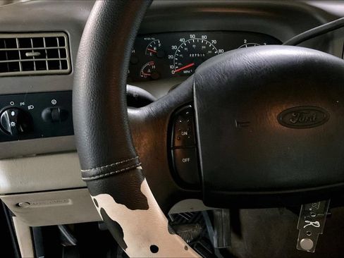 Used 2001 Ford F250 Lariat RWD image 5