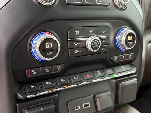 Used 2019 GMC Sierra 1500 SLT w/ SLT Premium Plus Package AWD/4WD image 5