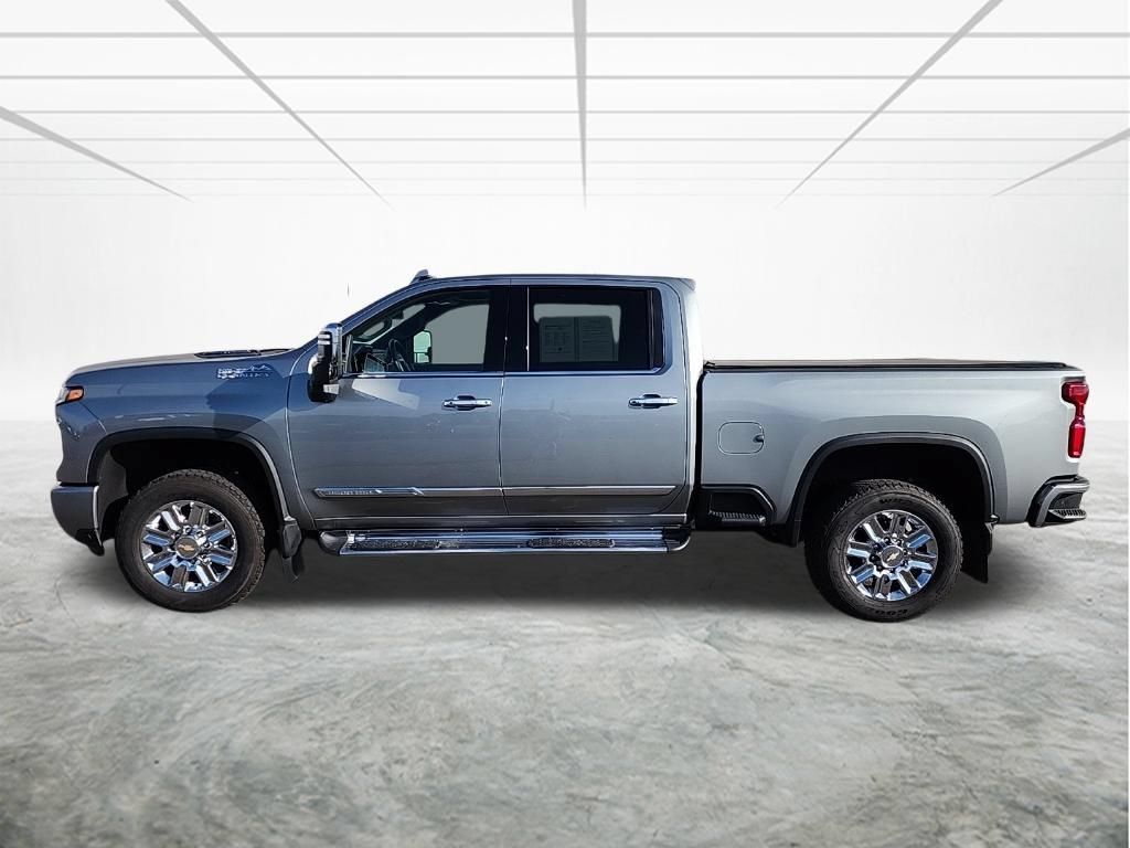 Used 2024 Chevrolet Silverado 3500 High Country w/ High Country Premium Package AWD/4WD image 2
