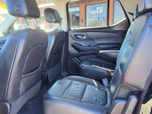 Used 2021 Chevrolet Traverse LT w/ LT Premium Package image 18