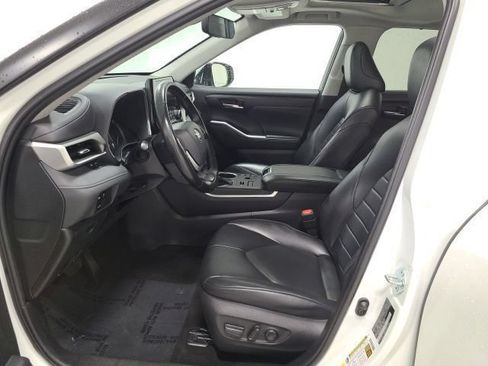 Used 2023 Toyota Highlander XLE AWD/4WD image 23