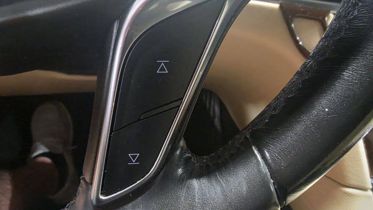 Used 2018 Cadillac XT5 AWD image 25