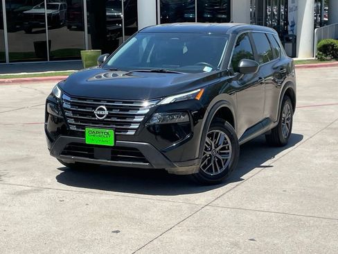 Used 2025 Nissan Rogue S FWD image 9