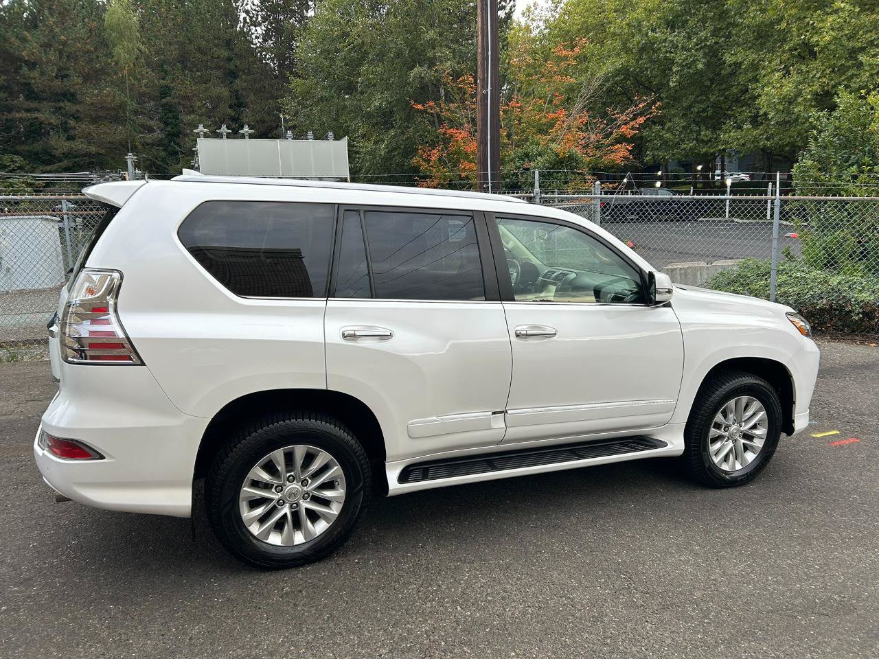 Used 2017 Lexus GX 460 Premium AWD/4WD image 4