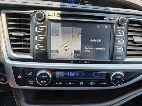 Used 2019 Toyota Highlander XLE AWD/4WD image 10