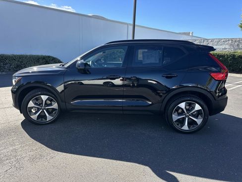 Certified 2025 Volvo XC40 B5 Plus w/ Protection Package Premier image 7