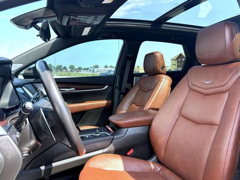 Used 2024 Cadillac XT5 Sportv w/ Technology Package AWD/4WD image 17