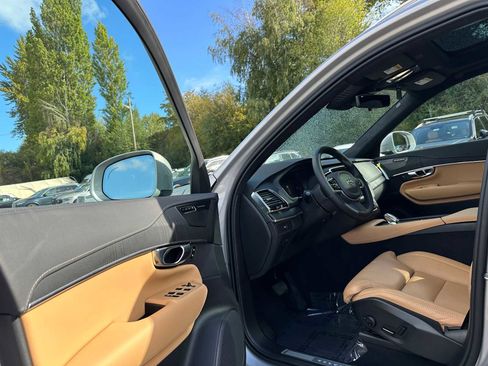 Used 2025 Volvo XC90 B6 Ultra w/ Lounge Package image 21