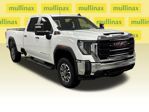 Used 2024 GMC Sierra 3500 Pro image 2