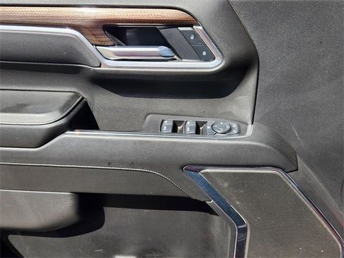 Used 2025 Chevrolet Silverado 1500 LT image 26